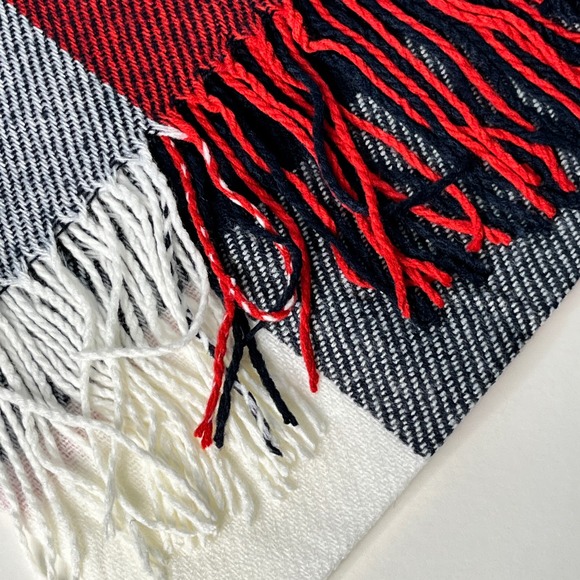Blanket Scarf Red White Blue Fringe New - Picture 3 of 4